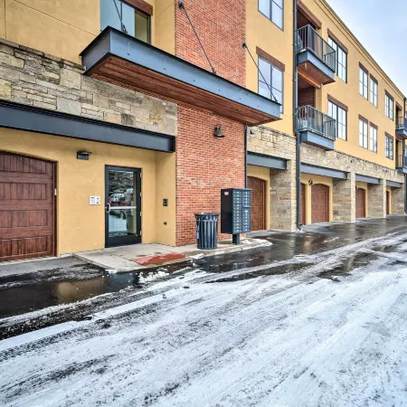Main St Bozeman Condo - Walk to Parks and Eateries!