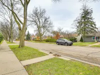 Family Apartment w/ Deck + Yard Near Northwestern Hotels in Skokie