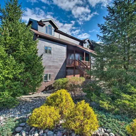 Hunter Mountain Ski Retreat - Steps to Lift!