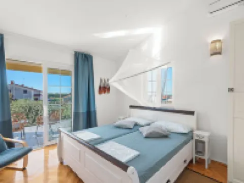 Holiday House with Pool Villa Seabird Hotels in Stifanici