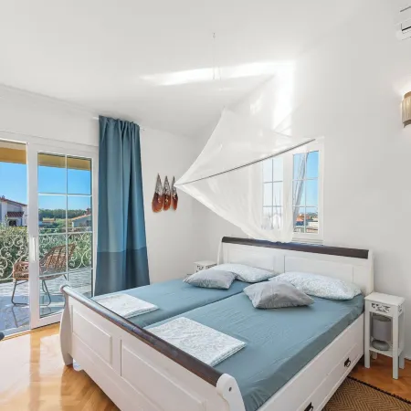 Holiday House with Pool Villa Seabird