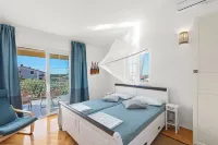 Holiday House with Pool Villa Seabird - Pools