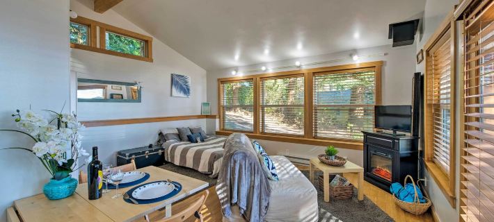 Puget Sound Escape Private Beach and Oversized Deck Hotels in Kitsap County