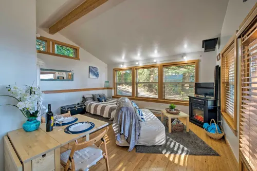 Puget Sound Escape Private Beach and Oversized Deck