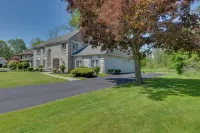 Spacious Buffalo Brick Home w/ Backyard! - مطابخ