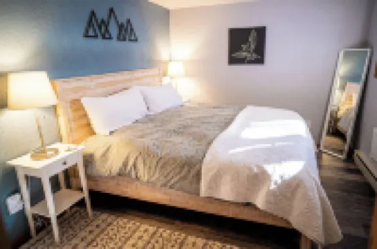 Private Hiking Trail! 2.4 Miles to Estes Park, Near Rmnp w/ King Bed. Dogs ok!