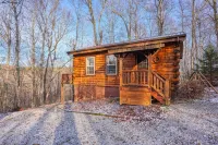 New+ Updated. Hot Tub. Near Trails. Game Room. Firepit. Secluded 8 Acres