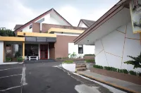 RedDoorz Near Taman Kota Lapang Merdeka Sukabumi