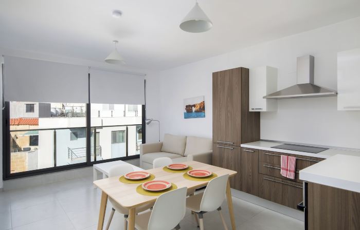 Cosy & Modern 1 BR APT - 2 mins from sea