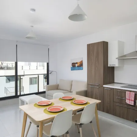Cosy & Modern 1 BR APT - 2 mins from sea