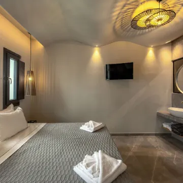 Kudos Suites Firostefani