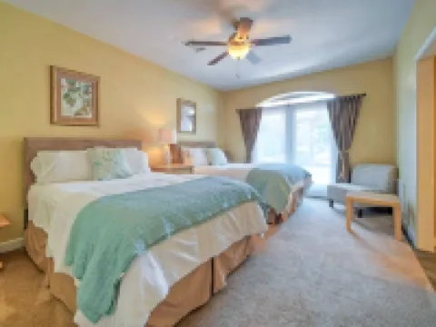 Luxurious Lakefront Estate: Spectacular Views, Expansive Grounds and Private Jetty Hotels in Buchanan Dam