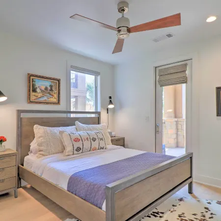 Lake LBJ Condo w/ Balcony & Shared Boat Docks