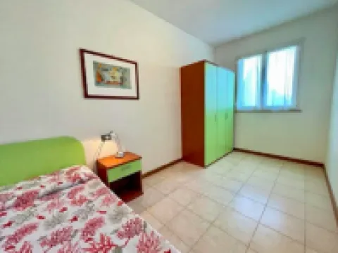 帶公共泳池的明亮公寓