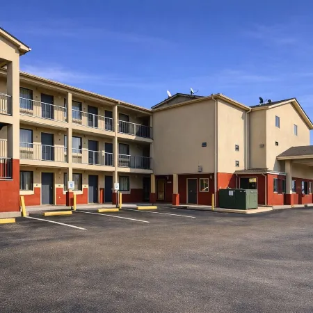 Spring Place Inn & Suites