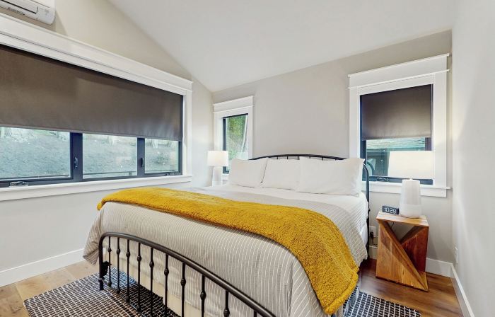 1 BR Home w/ Gas Fireplace & Puget Sound Views