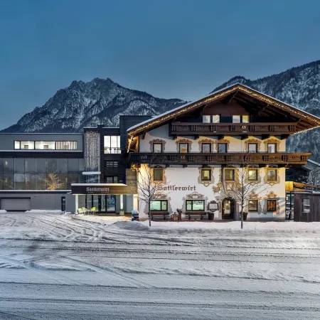 Hotel Wirtshaus Sattlerwirt Отели в г. Эббс