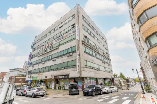 Healing Motel Отели рядом с достопримечательностью «Songwol-dong Fairy Tale Village»