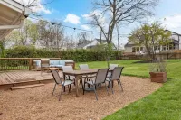 Space Cowboy - Huge Yard, Firepit, Close2Downtown - Bungalows