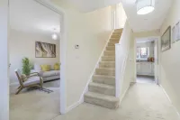 Spacious 5-bed Contractor House - Parking Wi-fi - Holiday bungalows
