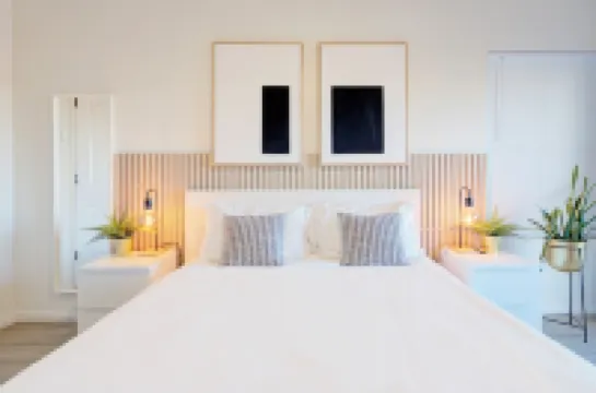 Modern retreat, great views, games galore..