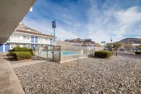 Motel 6 Wendover, UT - Pools