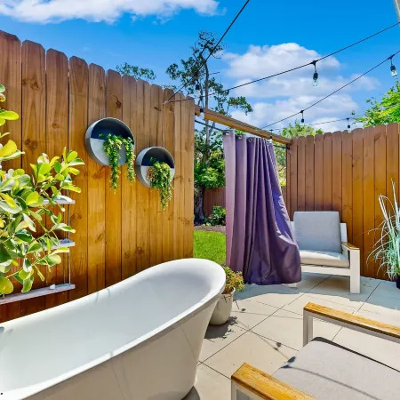 Spacious Dog-friendly House Near Beaches, Historic Downtown W/beach Access