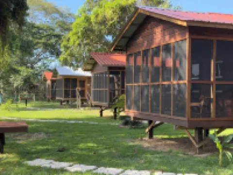 Carmelita River Cabins Hoteles en 