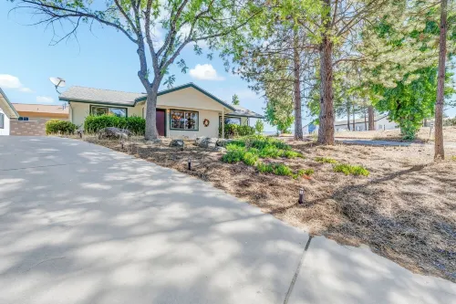 Modern Mountain Calm – Oakhurst Home by Yosemite