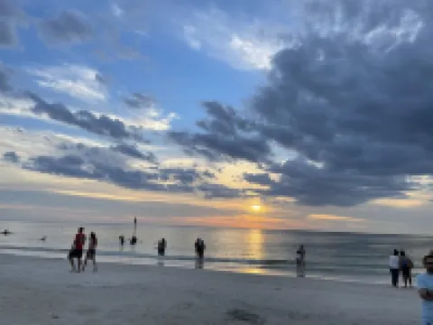 Pool Home with Pool Heater and Hot Tub Near Clearwater and other Fine Beaches.