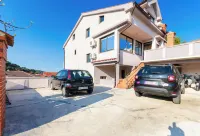 Renata Apartment - 3 estrellas