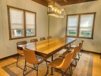 WOW Huge Catfish Lake Home 13br 5ba, Sleeps 26, Eag River Chain/weddings/events Hotels in Washington