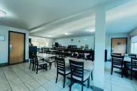Super 8 by Wyndham Grande Prairie - breakfast