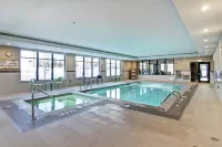 Home2 Suites by Hilton Edmonton South - Yüzme Havuzu