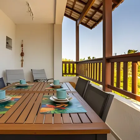 Arara House