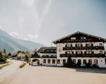 Landhotel & Restaurant - Weßner Hof am Chiemsee Hotels in Marquartstein