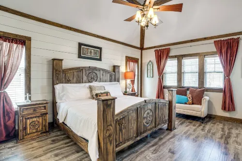 Fin & Fawn Lodge' 1 Mi to Lake Fork w/ Pool! - Homestays