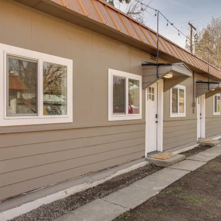 Unit 3: Updated Studio Near Downtown Dining