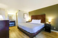 Copley Inn & Suites by OYO Akron Oh - Parking