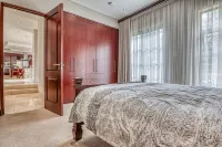 Executive 4-Bedroom Home - Private Pools