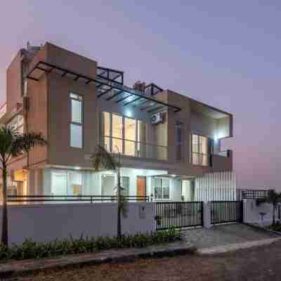 ELIVAAS 3BHK White House Villa with View Hotel Exterior