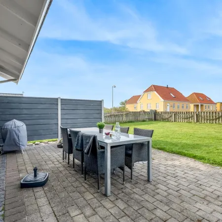 "Mads" - 400m from the Sea