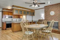 Fenced Yard & Patio! Shawnee Getaway 2 Mi to Dtwn