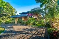 Villa Assinie Beachfront Home With Direct Ocean Access