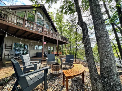 Lakefront A-Frame: Private Dock, Kayaks & Sauna – Sleeps 12, Chesapeake Bay