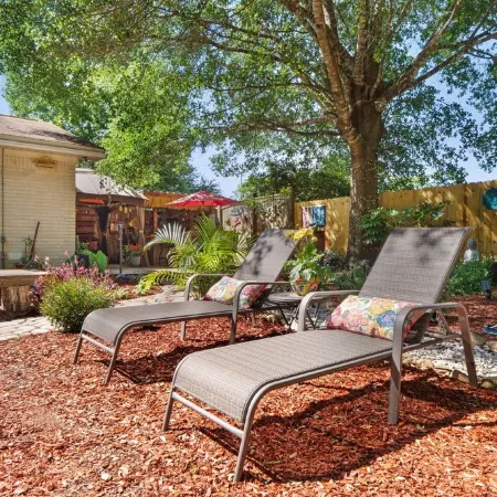 Sleeps 6 with Garden/Bar