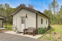 Woodsy + Secluded! Amish Country Retreat in Hartly - Apartments
