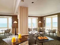 Le Grand Hotel des Thermes - breakfast