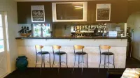 Alara Motor Inn - bar