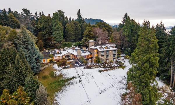 La Cascada Casa Patagónica by Don